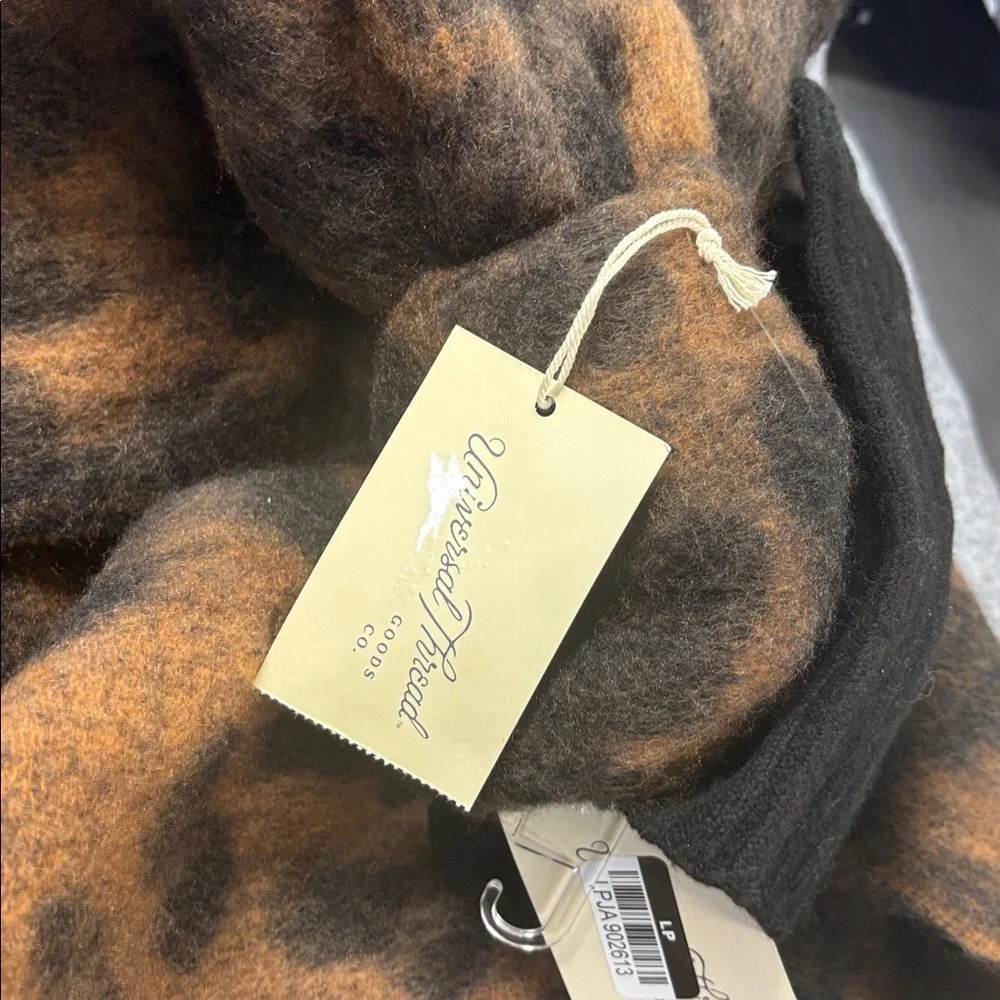 Universal Thread brown&  blk scarff and gloves set animal print NWT